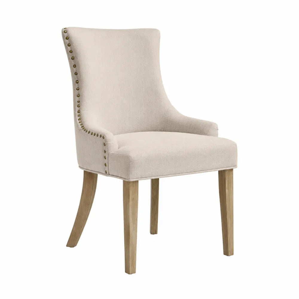 Chaise de salle à manger rembourrée avec accoudoirs en polyester beige pieds hévéa massif bois naturel clous doré vieilli 58 x 62 x 100 cm